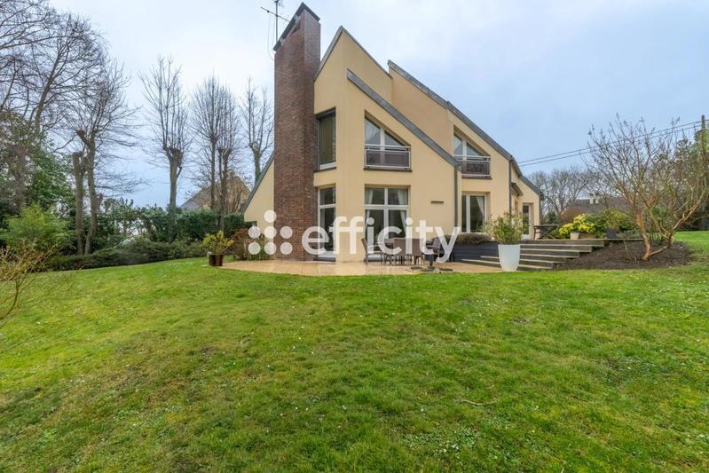 Maison - 205 m² - 7 pièces