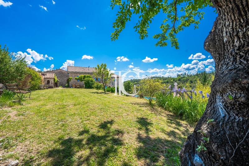 Maison - 300 m² - 12 pièces