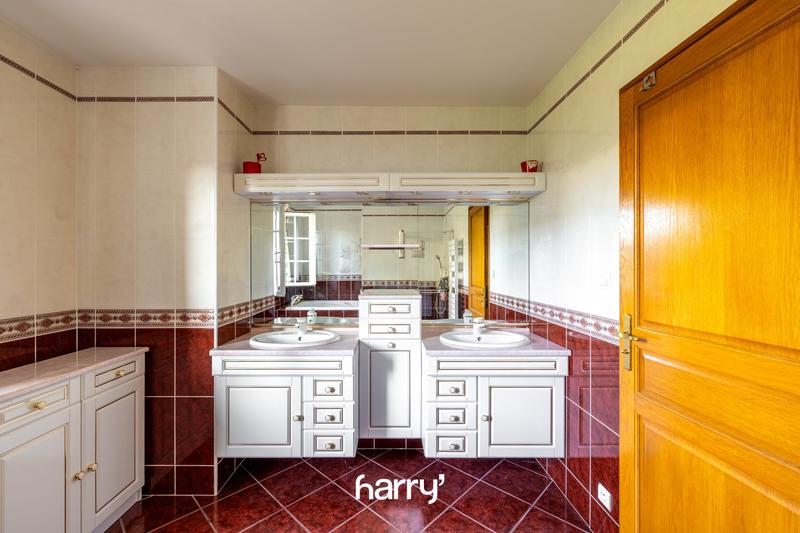 Maison - 350 m² - 13 pièces