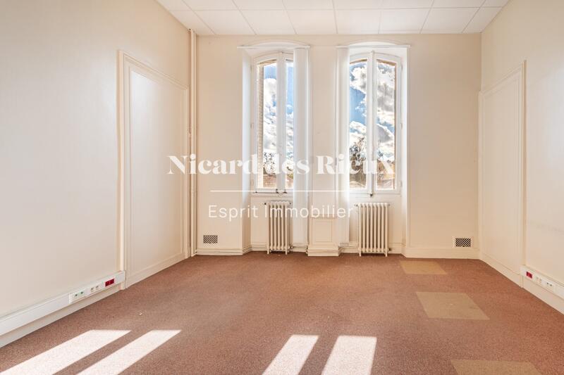 Villa - 615 m² - 20 pièces