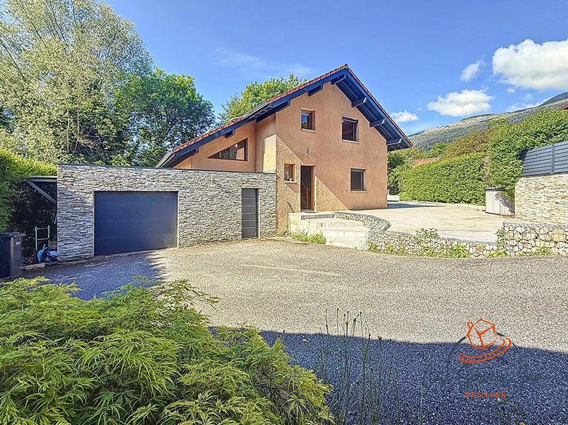 Maison - 141 m² - 5 pièces