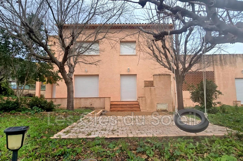 Maison - 235 m² - 2 pièces