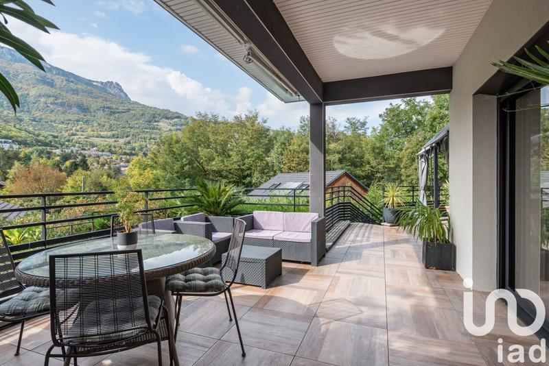 Maison - 220 m² - 7 pièces