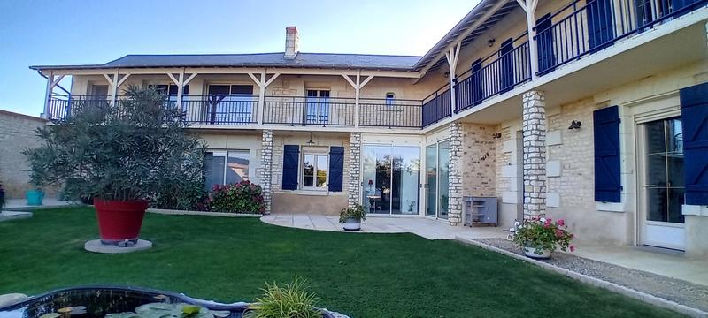 Maison - 220 m² - 8 pièces