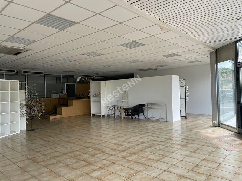 Local commercial - 220 m²