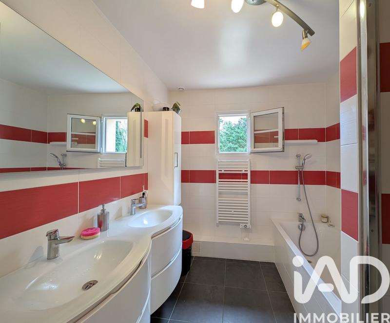 Maison - 195 m² - 9 pièces