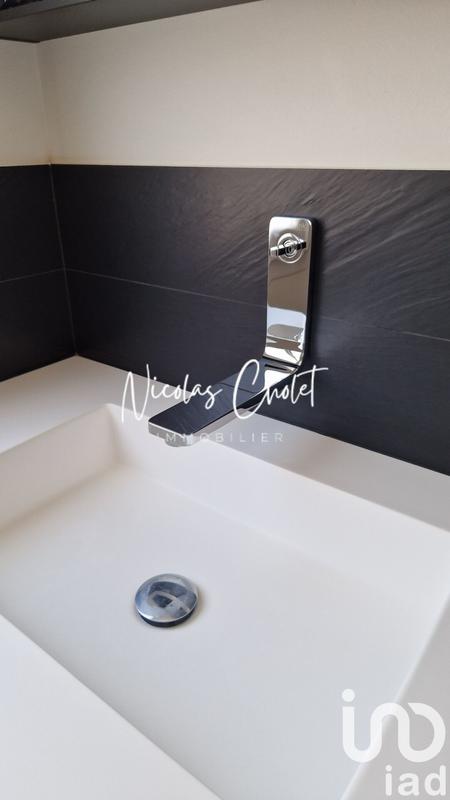 Maison - 230 m² - 8 pièces