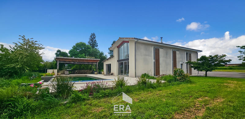 Maison - 280 m² - 8 pièces