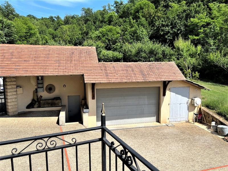 Propriété - 220 m² - 8 pièces