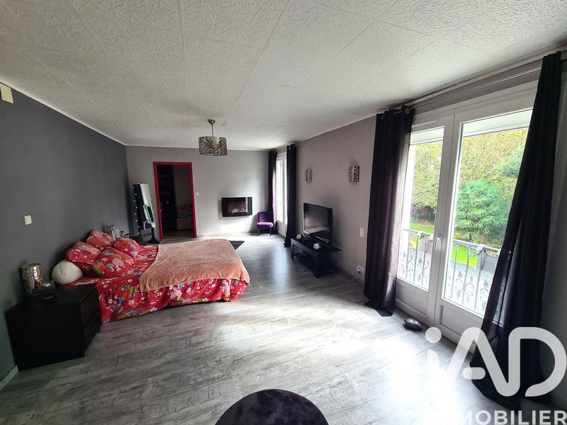 Maison - 202 m² - 7 pièces