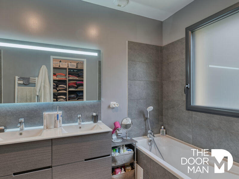 Maison - 121 m² - 5 pièces