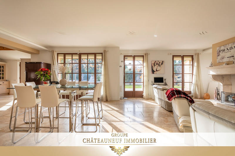 Maison - 280 m² - 4 pièces