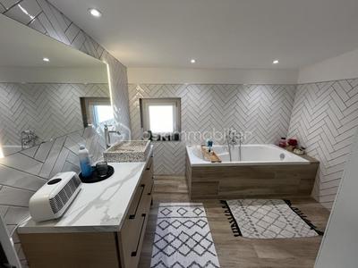 Maison - 297 m² - 9 pièces