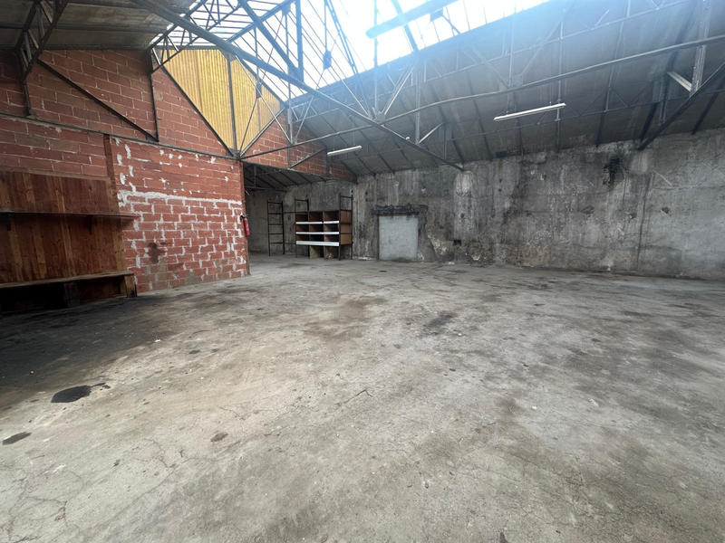 Entrepôt - 300 m²