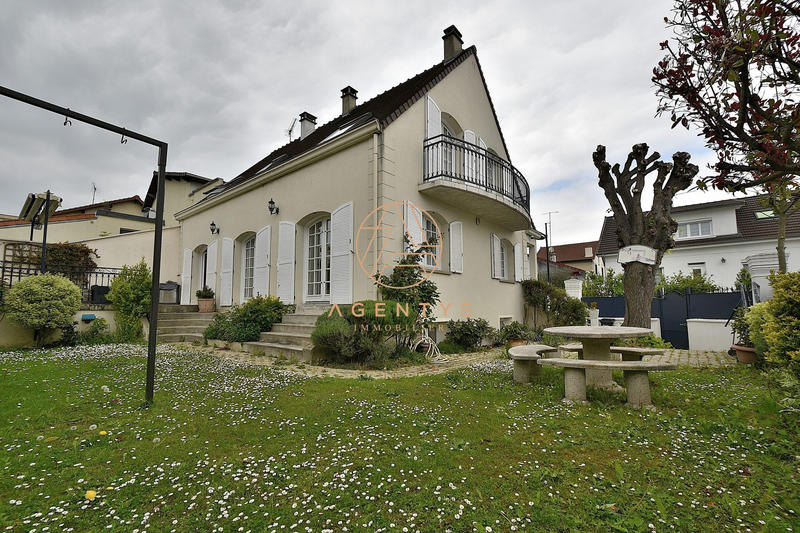 Maison - 200 m² - 8 pièces