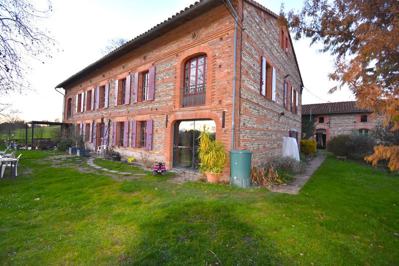 Maison - 379 m² - 13 pièces