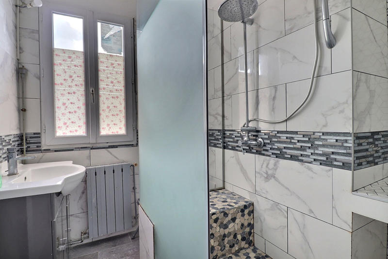 Maison - 97 m² - 8 pièces