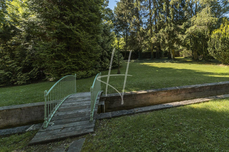 Maison ancienne - 444 m² - 9 pièces