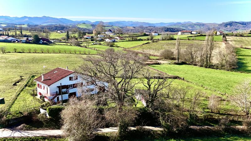 Demeure - 311 m² - 12 pièces