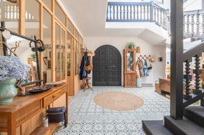 Propriété - 213 m² - 6 pièces