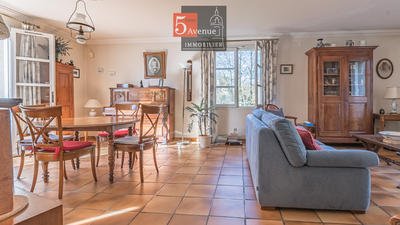 Maison - 210 m² - 6 pièces