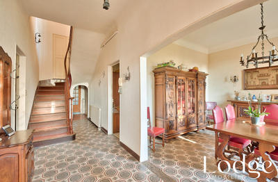 Maison - 220 m² - 10 pièces