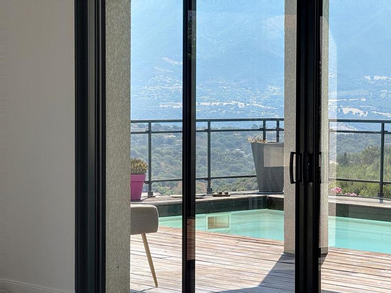 Villa - 200 m² - 5 pièces