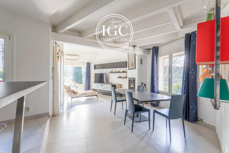 Maison - 220 m² - 7 pièces