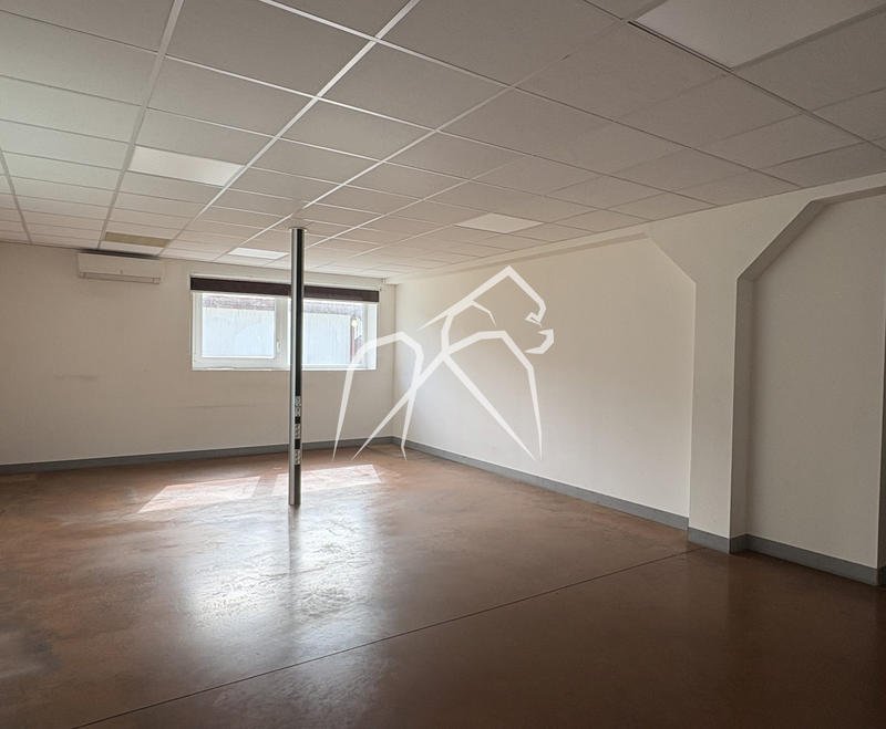 Entrepôt - 2 160 m²