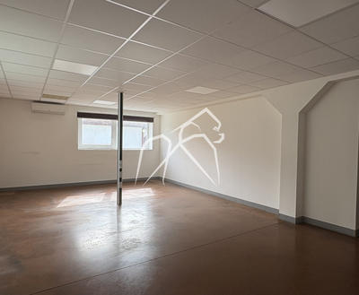Entrepôt - 2 160 m²