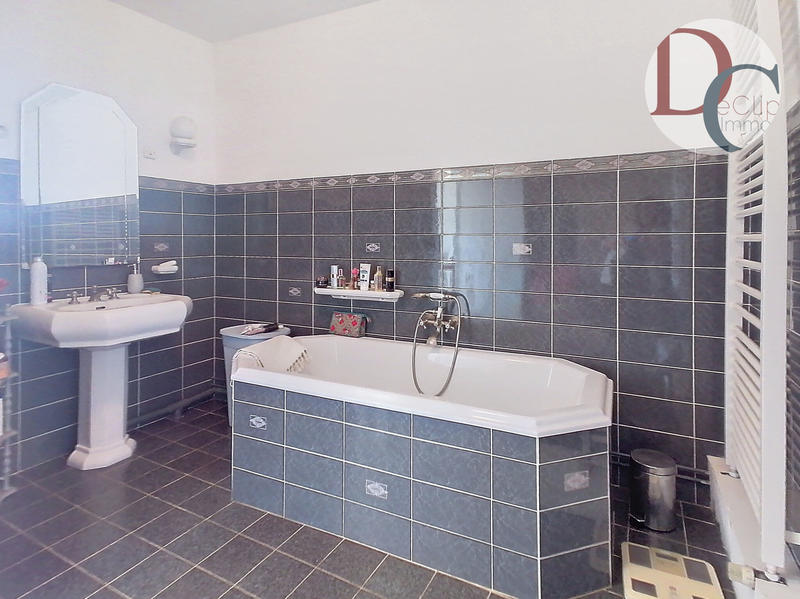 Maison - 190 m² - 7 pièces