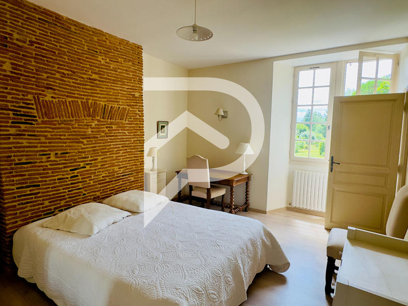 Demeure - 280 m² - 13 pièces