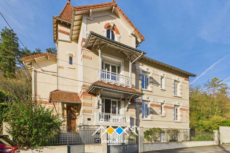 Maison de maîtres - 196 m² - 8 pièces