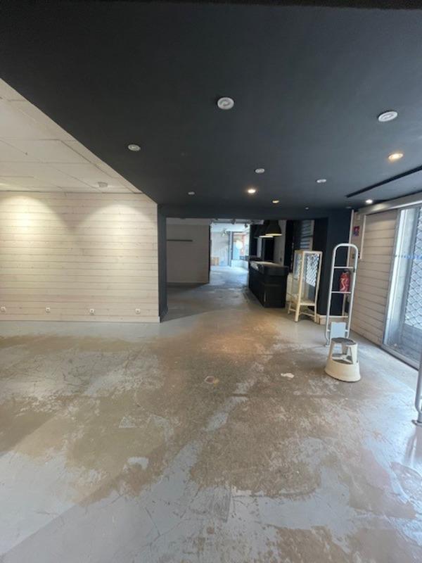 Local commercial - 272 m² - 5 pièces