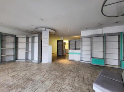 Local commercial - 130 m² - 2 pièces