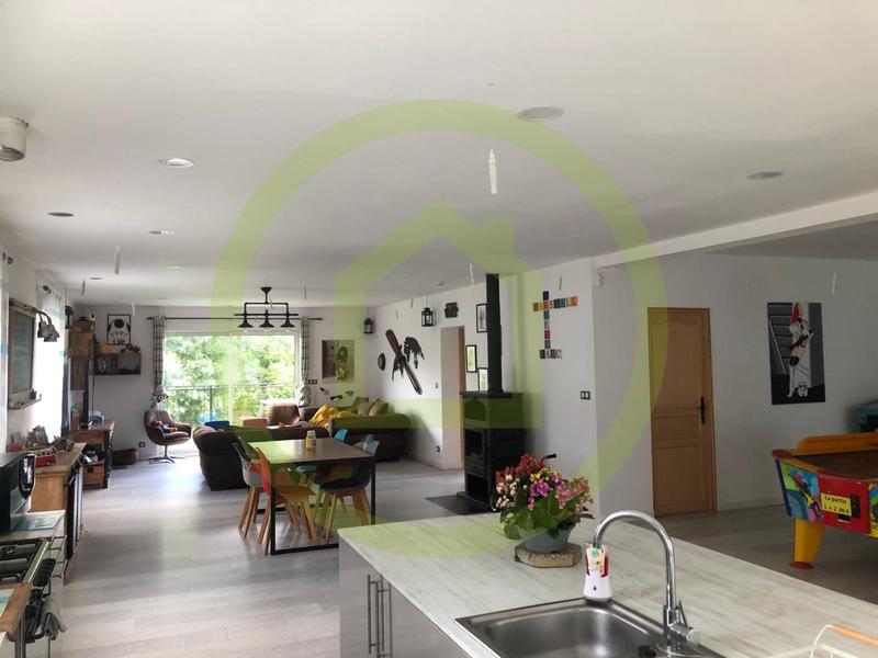 Maison - 258 m² - 10 pièces