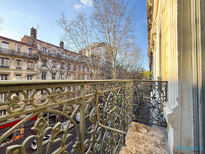 Appartement - 102 m² - 4 pièces