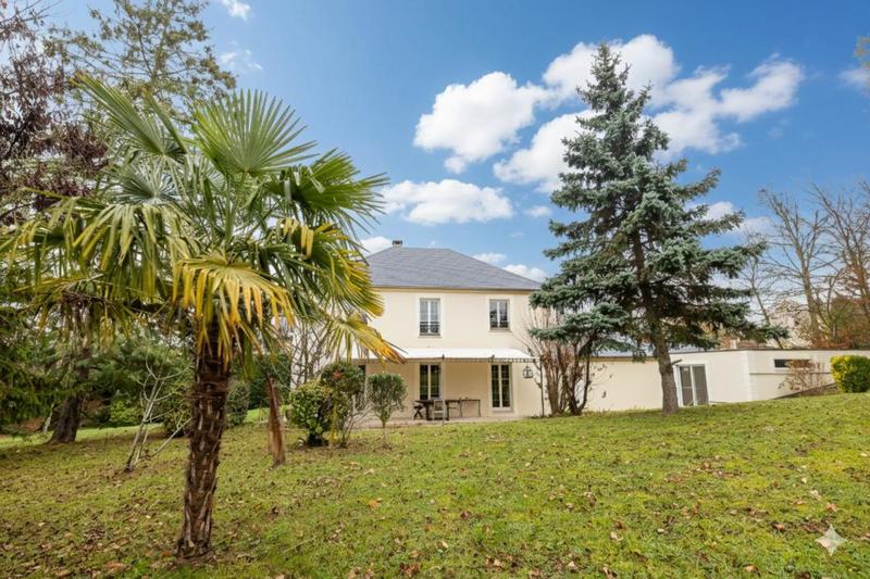 Maison - 211 m² - 7 pièces