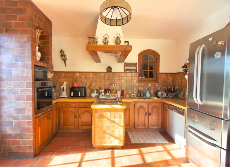 Propriété - 203 m² - 6 pièces