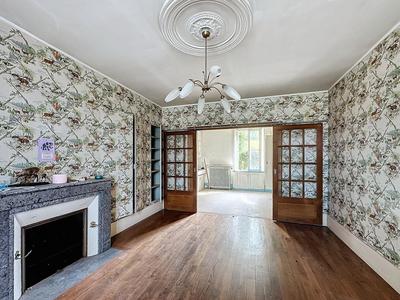 Maison - 232 m² - 10 pièces