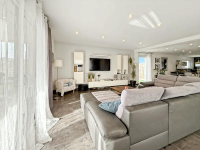 Maison - 180 m² - 6 pièces