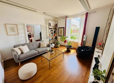 Propriété - 202 m² - 6 pièces