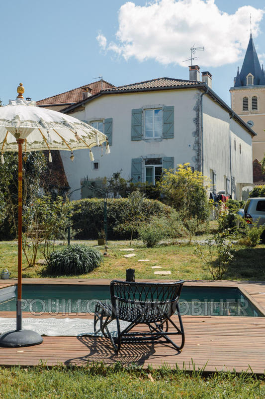 Demeure - 330 m² - 12 pièces