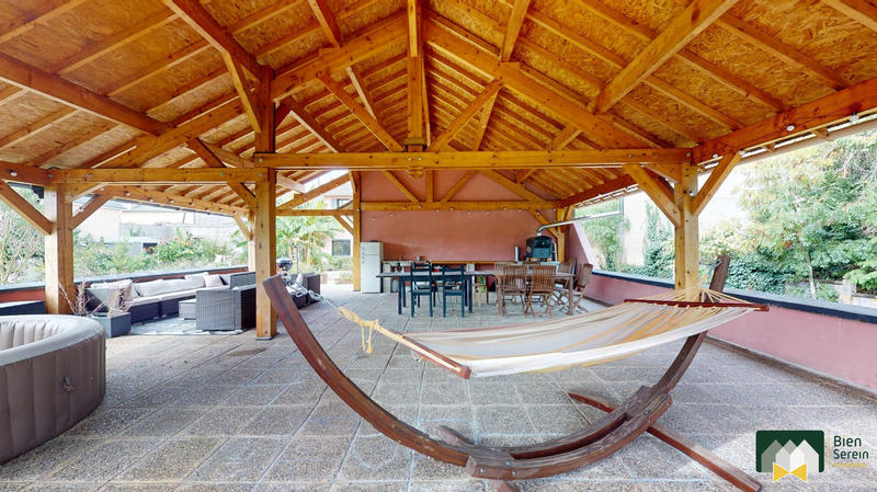 Maison - 223 m² - 8 pièces