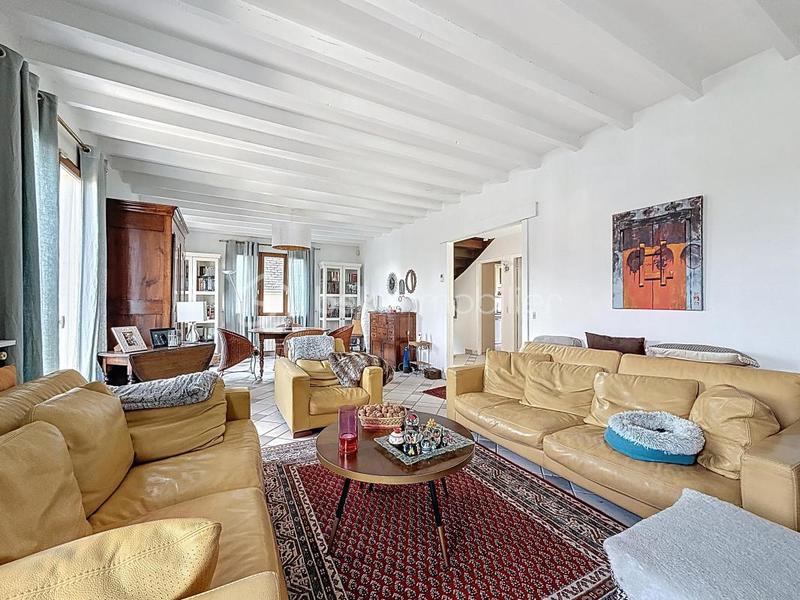 Maison - 248 m² - 11 pièces