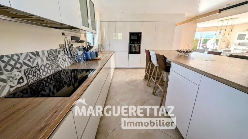 Maison - 266 m² - 8 pièces