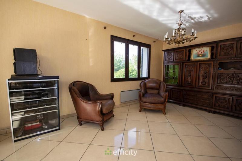 Maison traditionnelle - 230 m² - 6 pièces