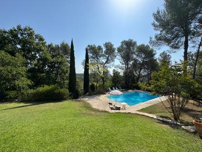 Maison - 274 m² - 11 pièces