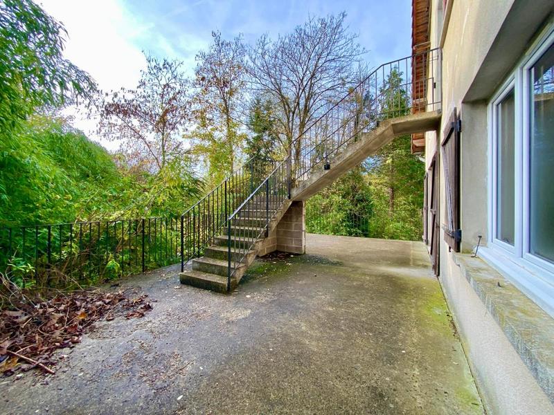 Maison - 284 m² - 9 pièces