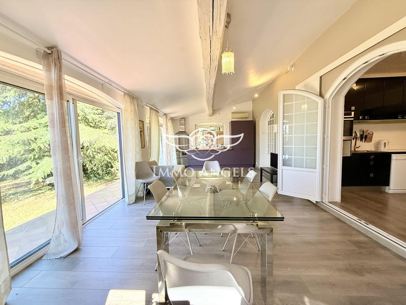 Maison - 220 m² - 7 pièces